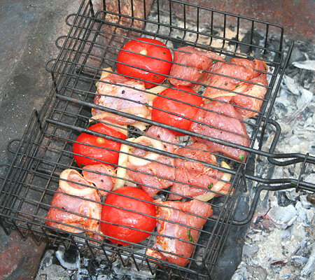 Шашлык из свинины с помидорами